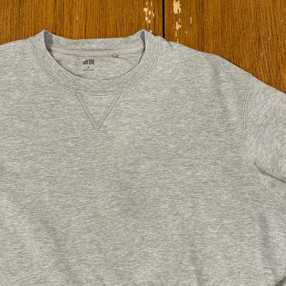 UNIQLO Men’s Grey Sweatshirt